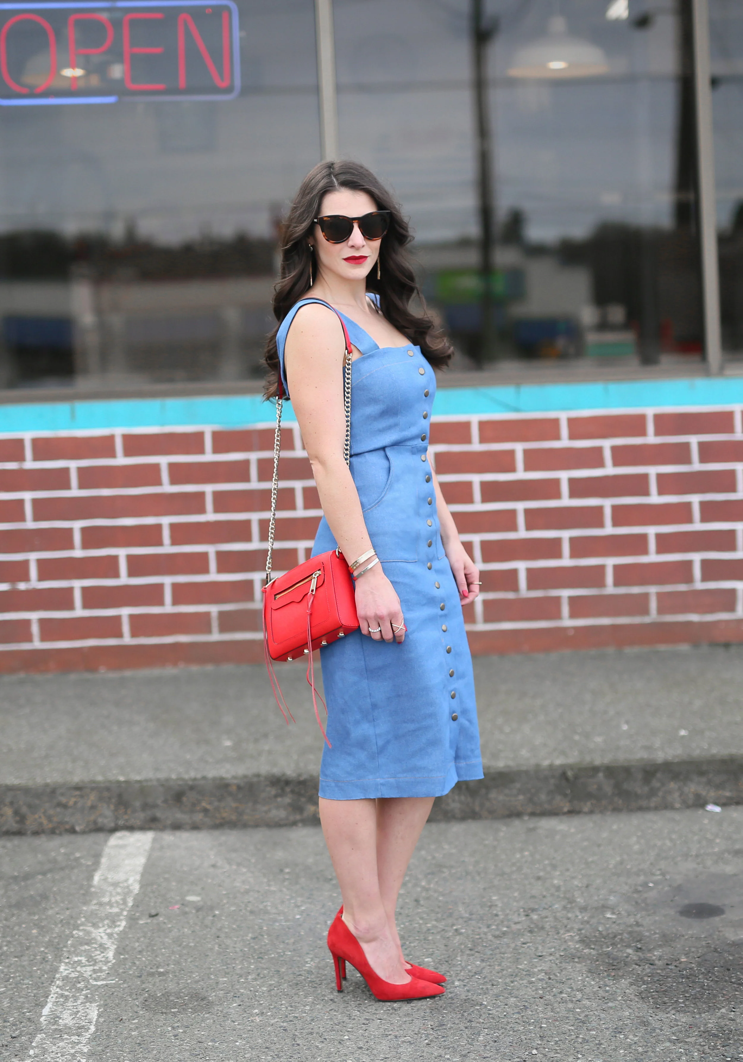 HOW TO WEAR A DENIM MIDI DRESS FROM DAY TO NIGHT Me and Mr. Jones